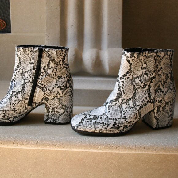 Mix No. 6 Boot  Black/White Size 9 1/2 M (NWOT) - Picture 3 of 13